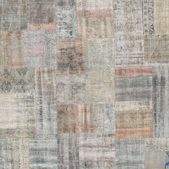 Contemporary Pale Silver Gray Patchwork Rug, con1443