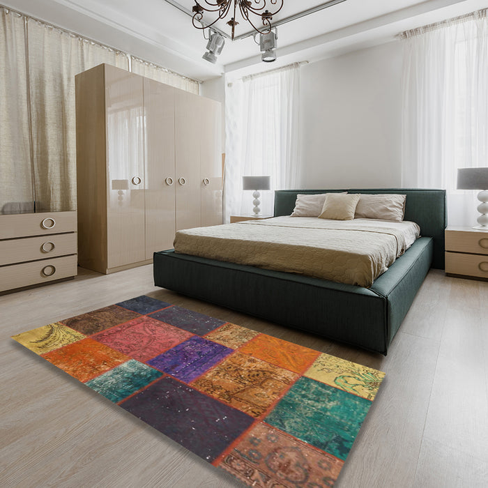 Contemporary Brown Red Patchwork Rug in a Bedroom, con1448