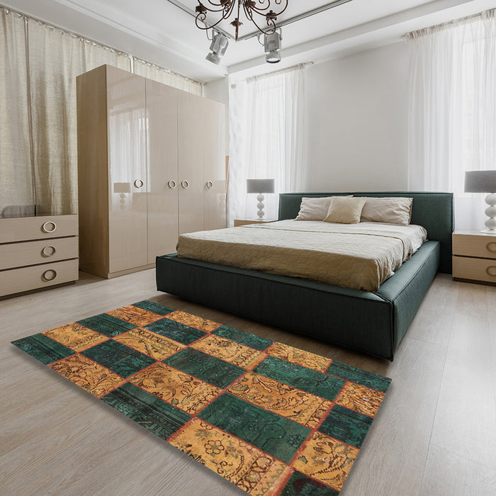 Contemporary Dark Brown Patchwork Rug in a Bedroom, con1455