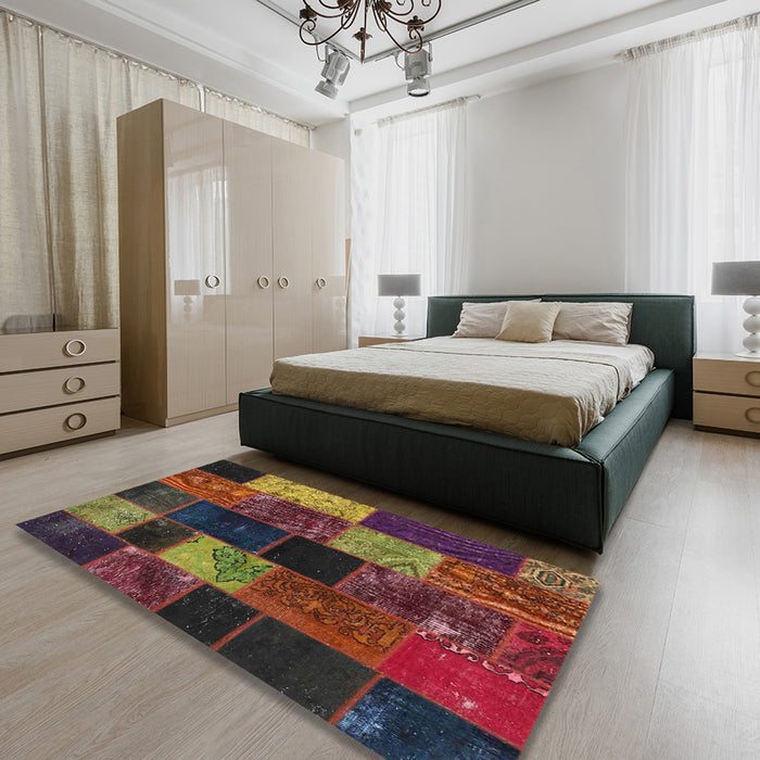 Contemporary Sienna Brown Patchwork Rug in a Bedroom, con1457