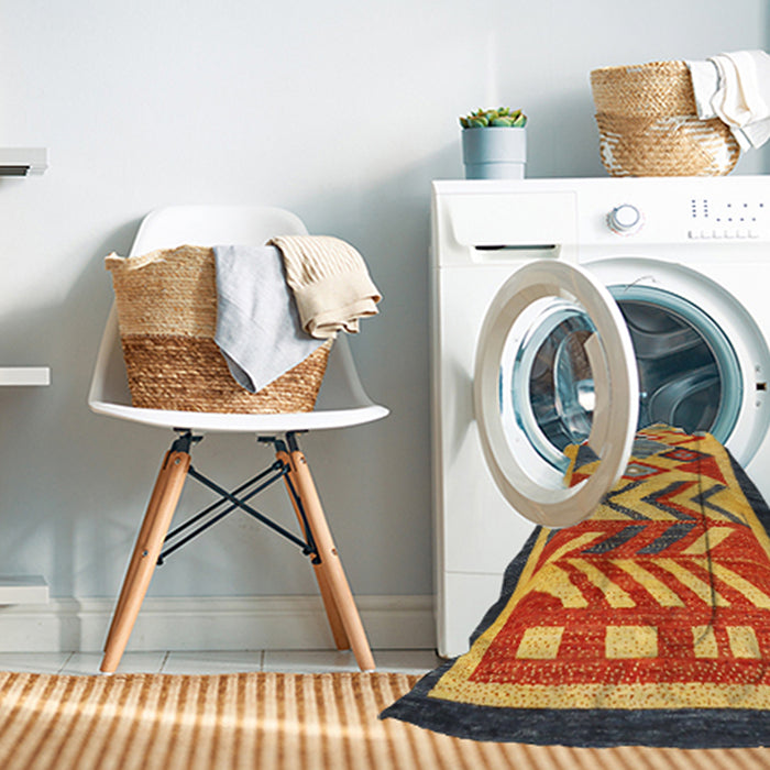 Machine Washable Contemporary Gold Rug in a Washing Machine, wshcon1555