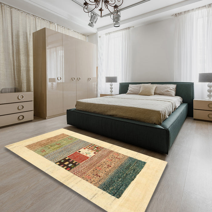 Contemporary Brown Gold Solid Rug in a Bedroom, con1567