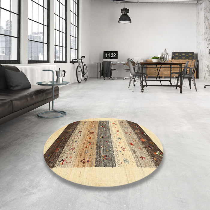 Round Contemporary Brown Gold Solid Rug in a Office, con1568
