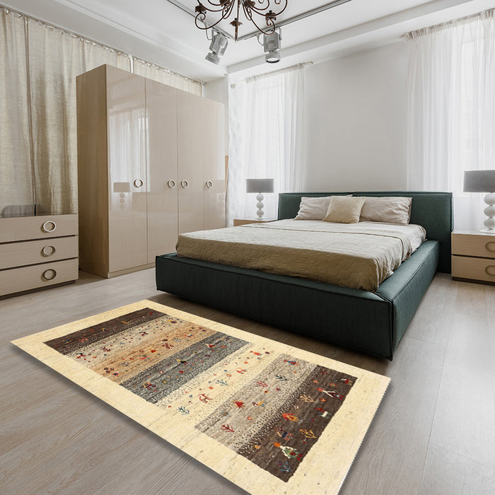 Contemporary Brown Gold Solid Rug in a Bedroom, con1568