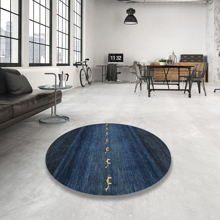 Round Contemporary Blue Modern Rug in a Office, con1599