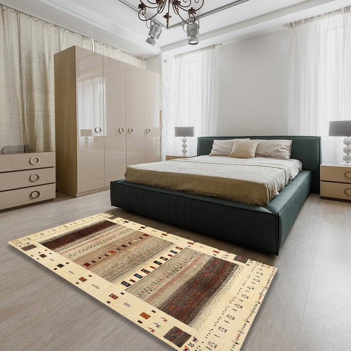 Contemporary Brown Gold Solid Rug in a Bedroom, con1606