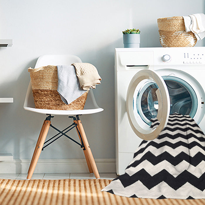 Machine Washable Contemporary Charcoal Black Rug in a Washing Machine, wshcon1652