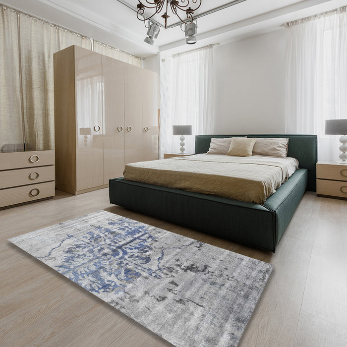 Machine Washable Contemporary Silver Gray Rug in a Bedroom, wshcon1808