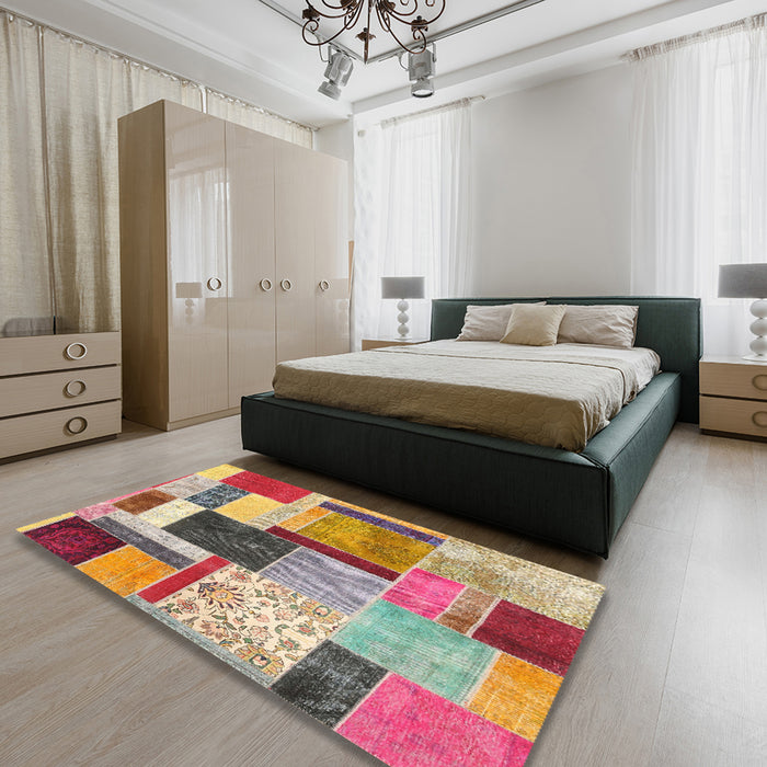 Contemporary Cherry Red Patchwork Rug in a Bedroom, con1891