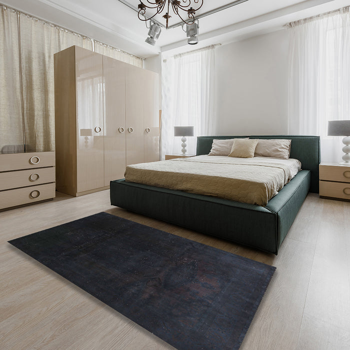 Contemporary Gunmetal Green Modern Rug in a Bedroom, con1950
