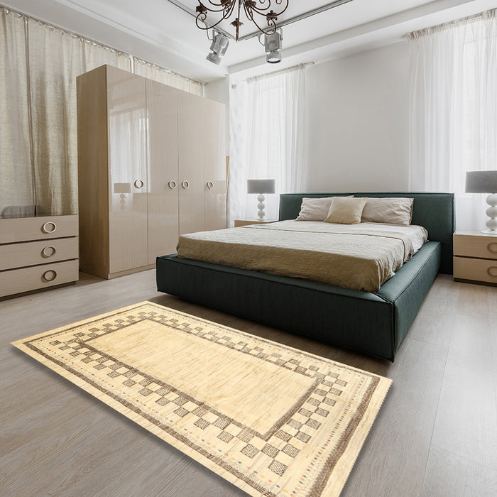 Contemporary Sandy Brown Solid Rug in a Bedroom, con2035