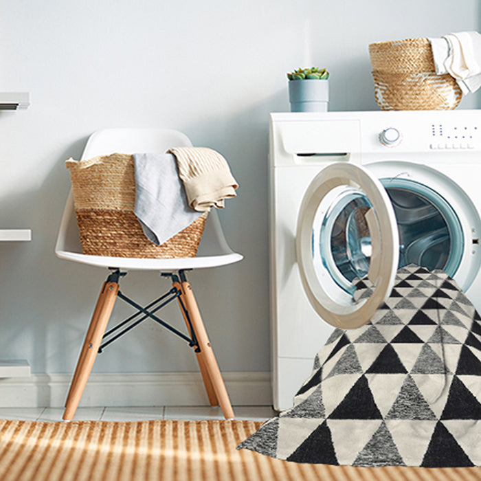 Machine Washable Contemporary Carbon Gray Rug in a Washing Machine, wshcon2294