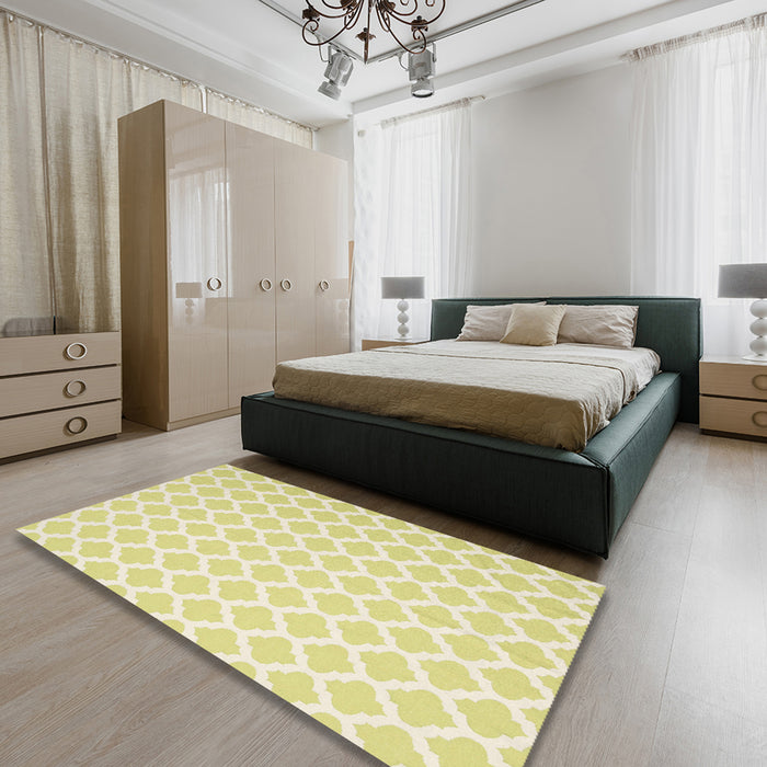 Contemporary Harvest Gold Trellis Rug in a Bedroom, con2353