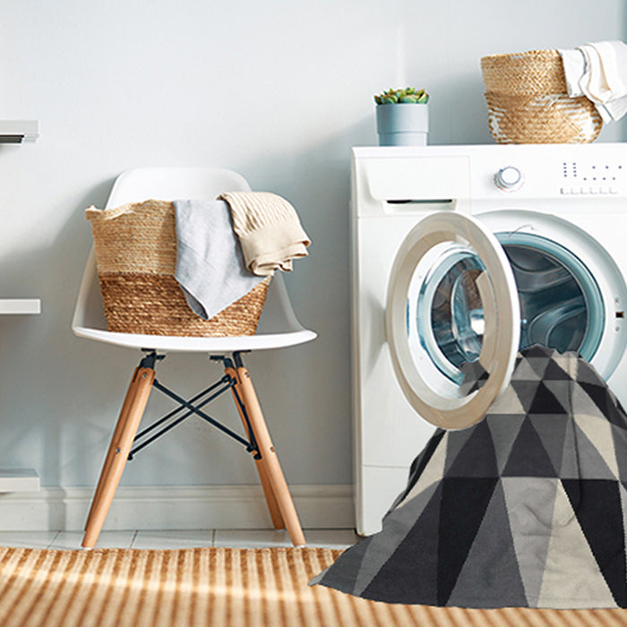 Machine Washable Contemporary Dark Gray Rug in a Washing Machine, wshcon2385