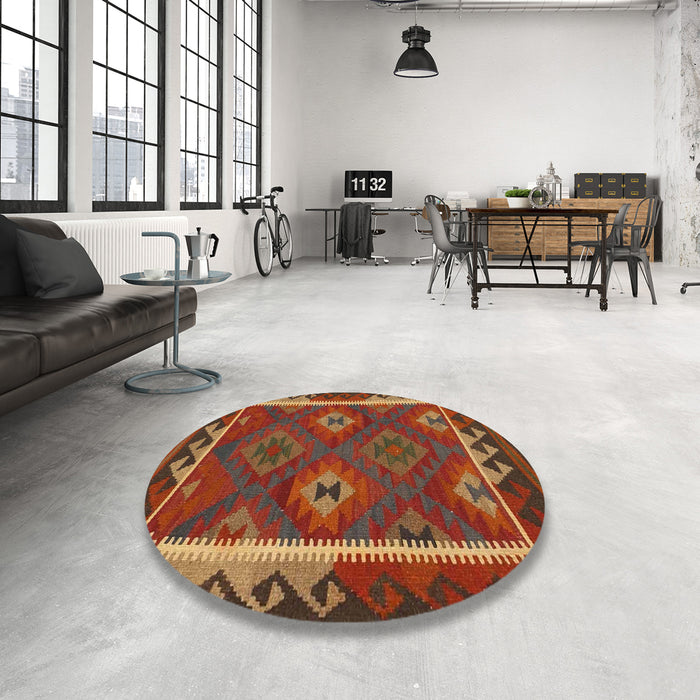 Round Contemporary Light Brown Oriental Rug in a Office, con2528