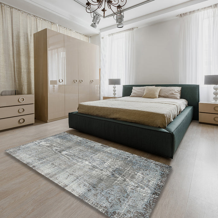 Contemporary Silver Gray Modern Rug in a Bedroom, con2582