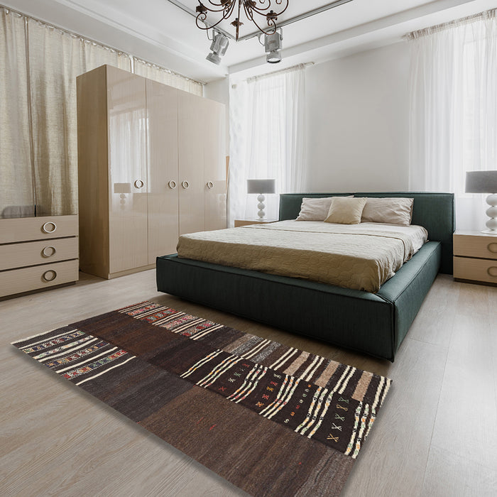 Contemporary Brown Southwestern Rug in a Bedroom, con2704