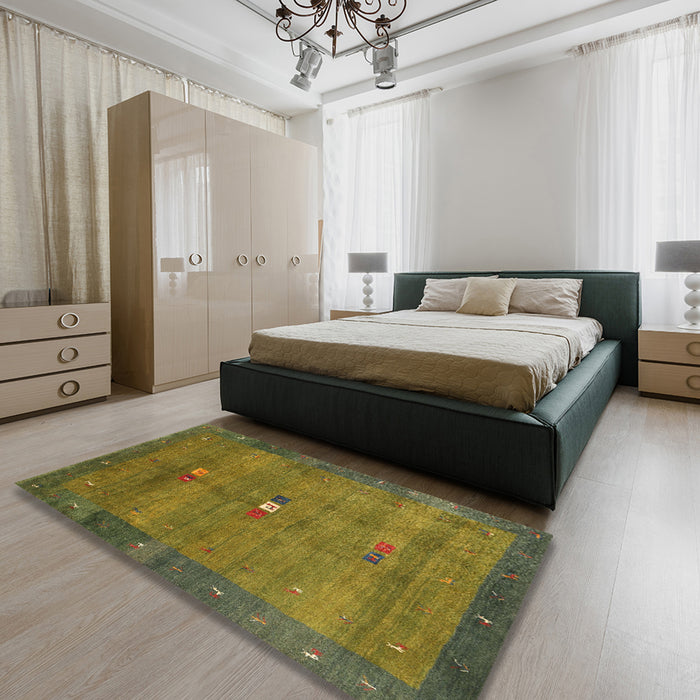 Contemporary Oak Brown Modern Rug in a Bedroom, con2717