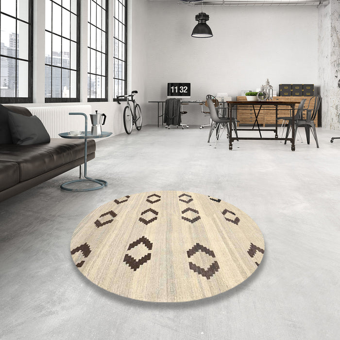 Round Contemporary Light French Beige Brown Southwestern Rug in a Office, con2922