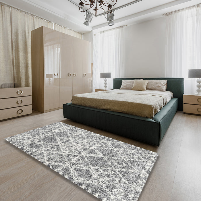 Contemporary Gray Trellis Rug in a Bedroom, con3030