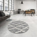 Round Contemporary Dark White Beige Trellis Rug in a Office, con3056