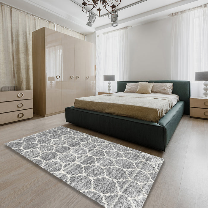 Contemporary Gray Trellis Rug in a Bedroom, con3057