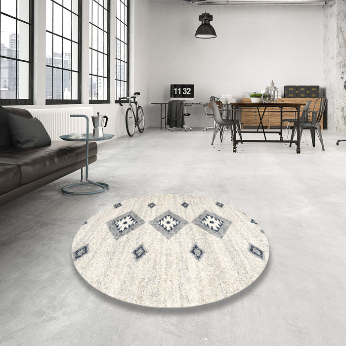 Round Contemporary Antique White Beige Abstract Machine Washable Rug in a Office, wshcon3063