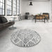 Round Contemporary Dark White Beige Modern Rug in a Office, con3068