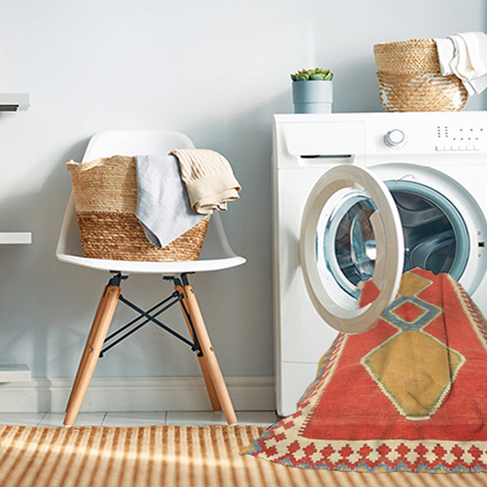 Machine Washable Contemporary Scarlet Red Rug in a Washing Machine, wshcon3081