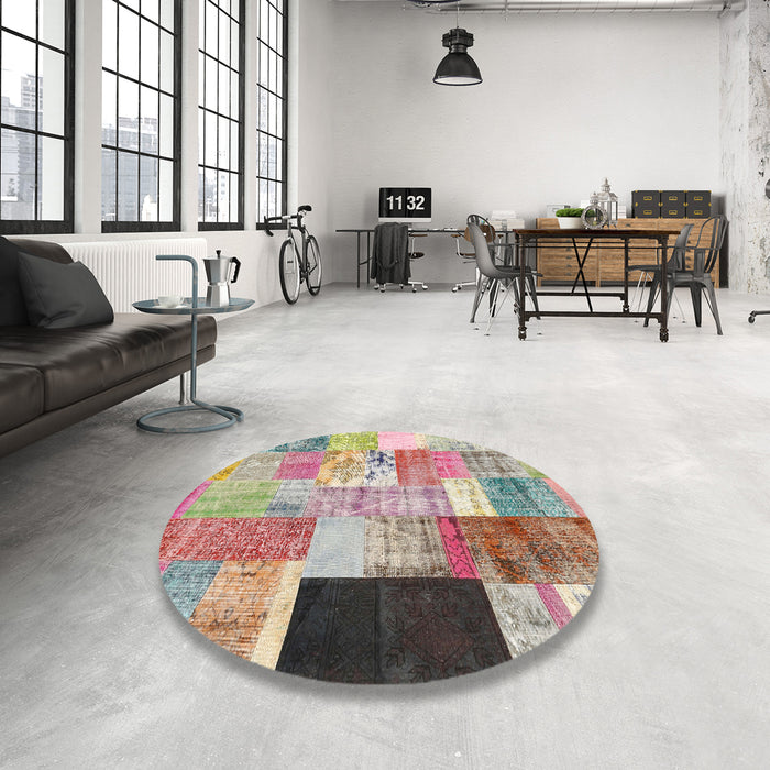 Round Contemporary Rust Pink Patchwork Rug in a Office, con373