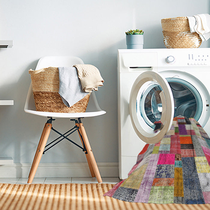 Machine Washable Contemporary Cherry Red Rug in a Washing Machine, wshcon374