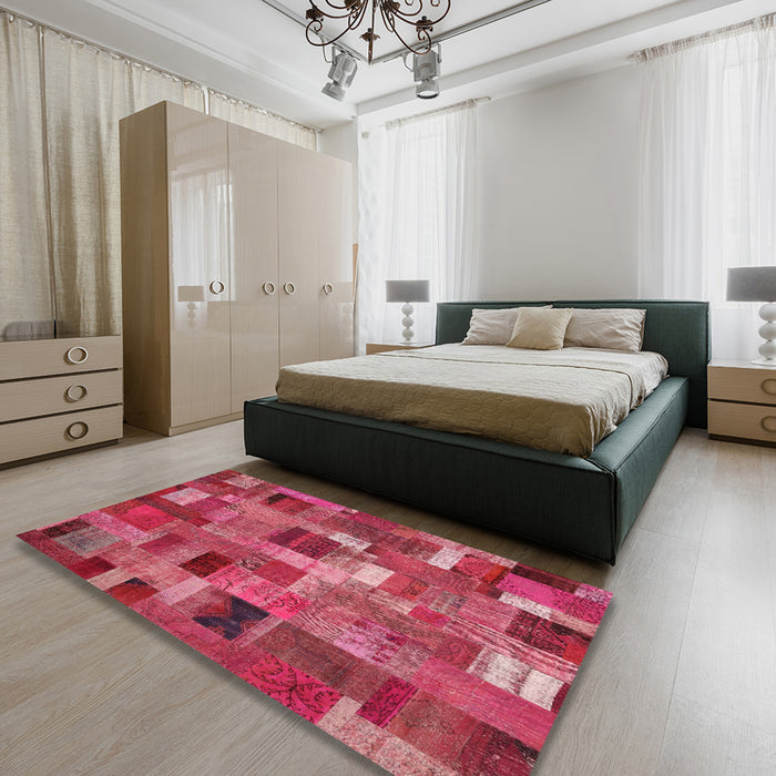 Contemporary Dark Pink Patchwork Rug in a Bedroom, con445