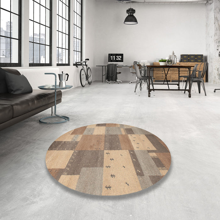 Round Contemporary Dark Almond Brown Patchwork Rug in a Office, con529
