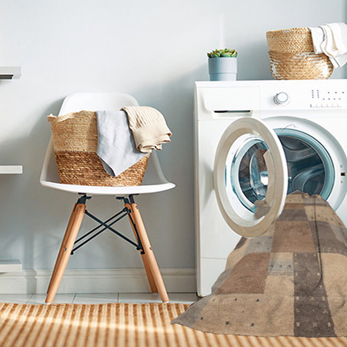 Machine Washable Contemporary Dark Almond Brown Rug in a Washing Machine, wshcon529