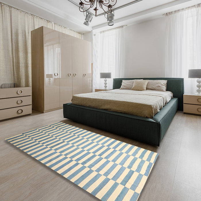 Contemporary Vanilla Gold Modern Rug in a Bedroom, con551