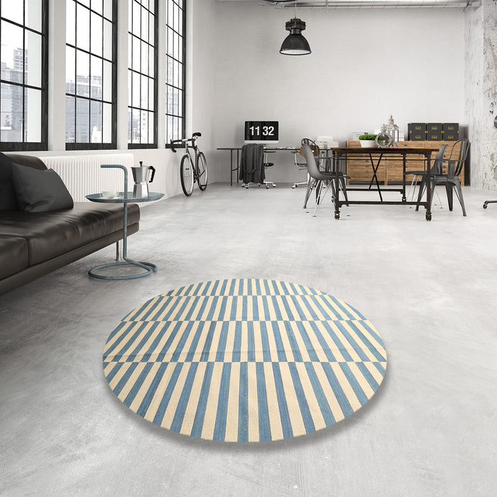Round Contemporary Vanilla Gold Modern Rug in a Office, con551