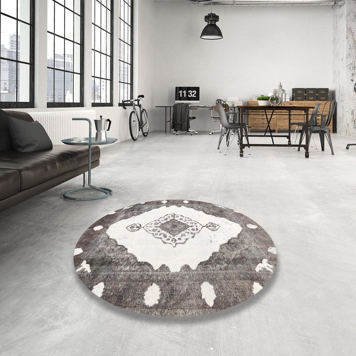 Round Machine Washable Contemporary Dark White Beige Rug in a Office, wshcon618