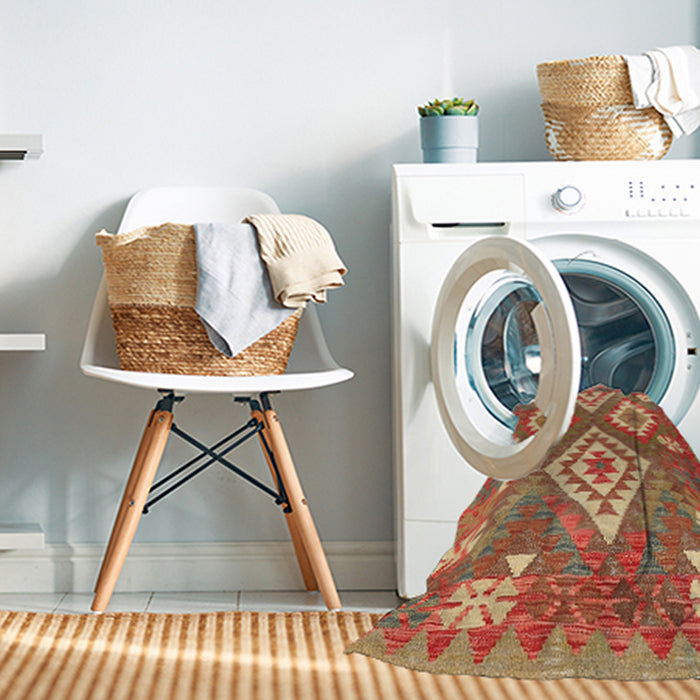 Machine Washable Contemporary Red Rug in a Washing Machine, wshcon685