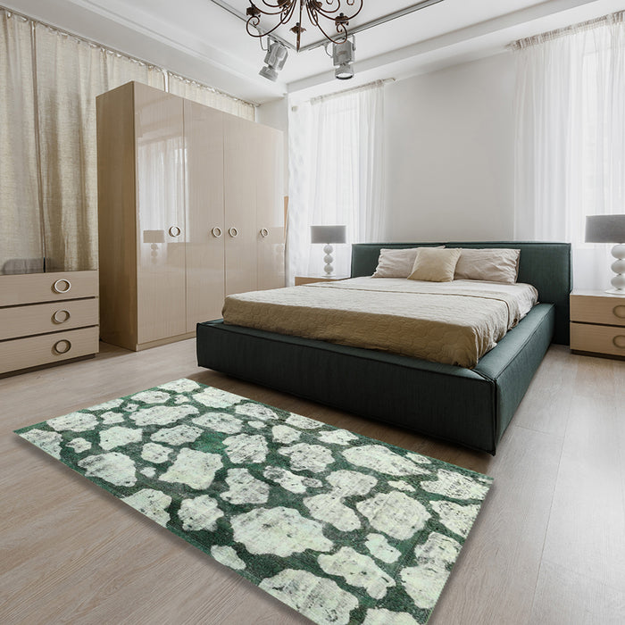 Contemporary Platinum Silver Gray Modern Rug in a Bedroom, con779