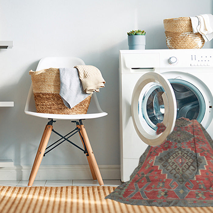 Machine Washable Contemporary Cherry Red Rug in a Washing Machine, wshcon821