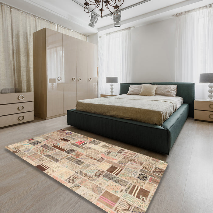 Contemporary Brown Patchwork Rug in a Bedroom, con861