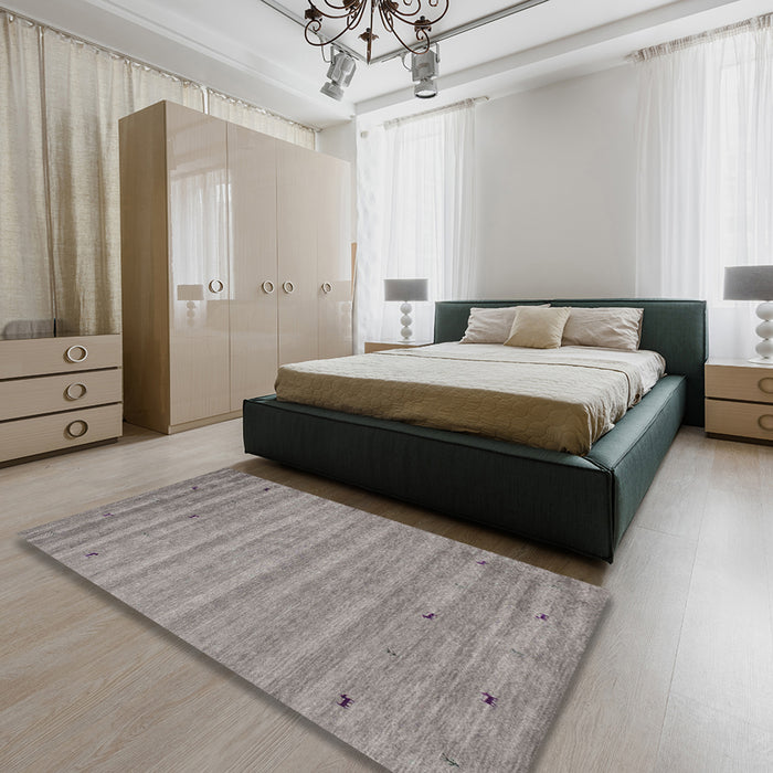 Contemporary Granite Gray Modern Rug in a Bedroom, con885