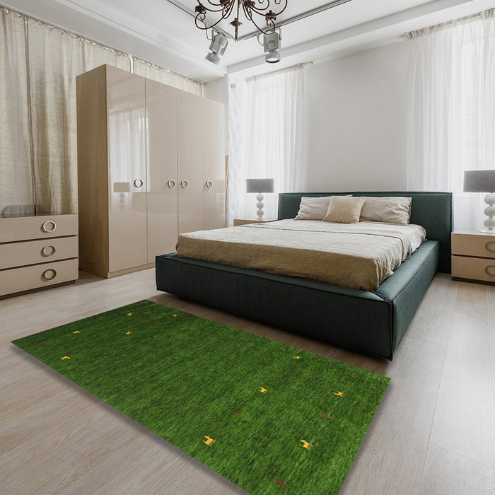 Machine Washable Contemporary Shamrock Green Rug in a Bedroom, wshcon907