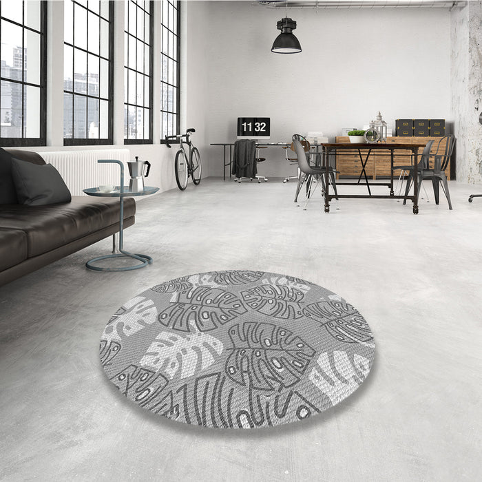 Round Patterned Platinum Gray Rug in a Office, pat1014gry