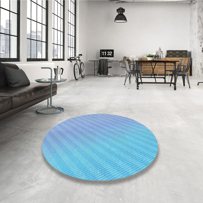 Round Patterned Iceberg Blue Rug in a Office, pat1039lblu