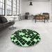 Round Patterned Black Rug in a Office, pat1040grn