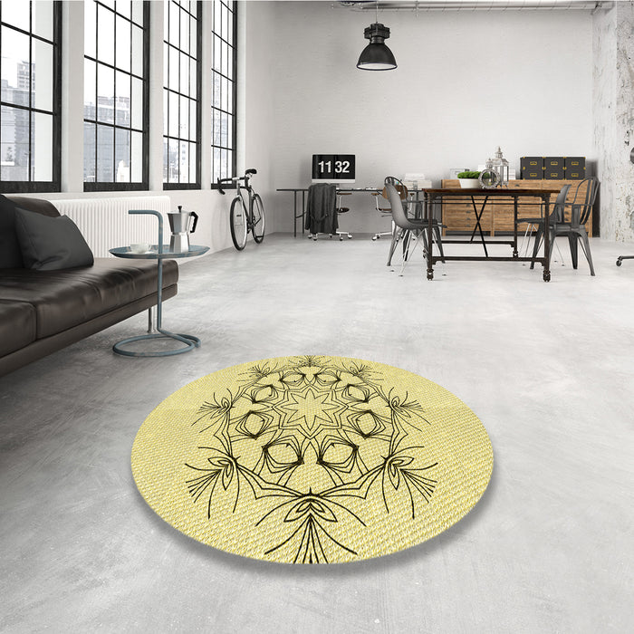 Round Patterned Sun Yellow Rug in a Office, pat1078yw