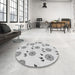 Round Patterned Platinum Gray Rug in a Office, pat1083gry