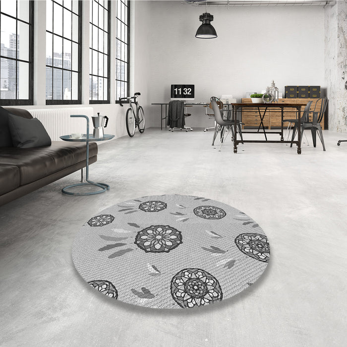 Round Patterned Gray Rug in a Office, pat1084gry