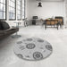 Round Patterned Gray Rug in a Office, pat1084gry